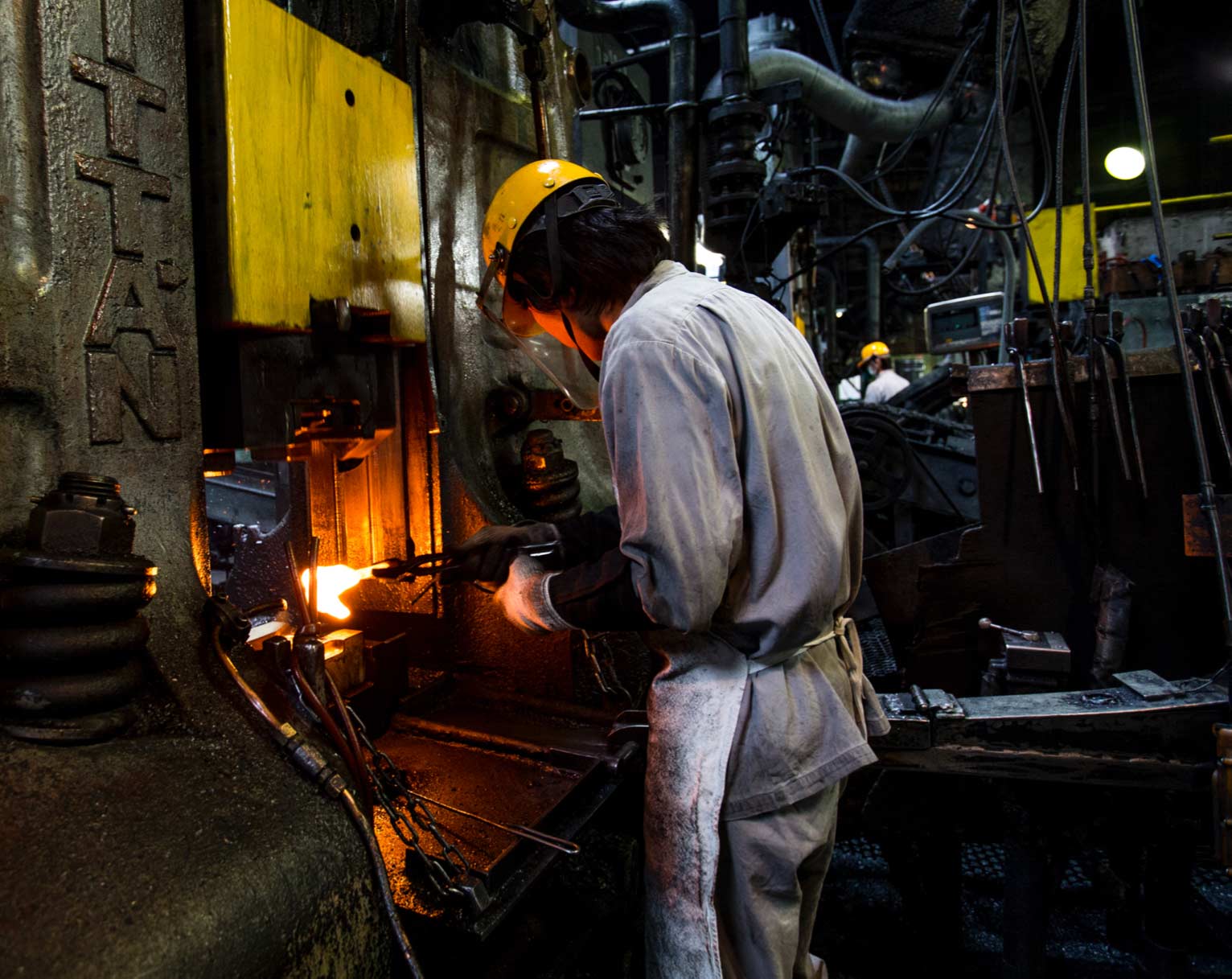 Giải Mã Lý Do Golfer Nhật Tin Dùng Mizuno: Bí Mật Công Nghệ Grain Flow Forging